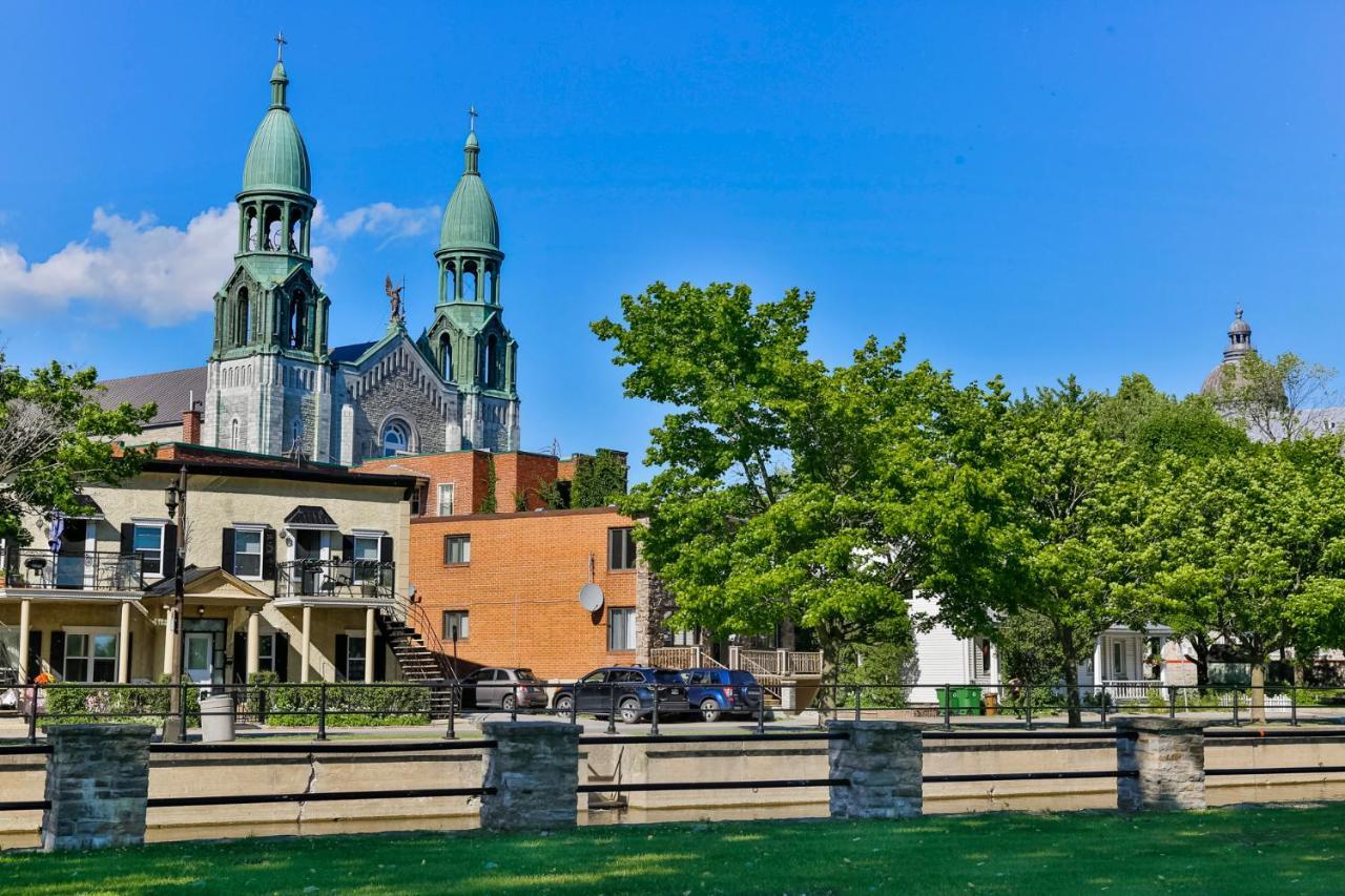 Free Parking In Beautiful Lachine Montréal Kültér fotó