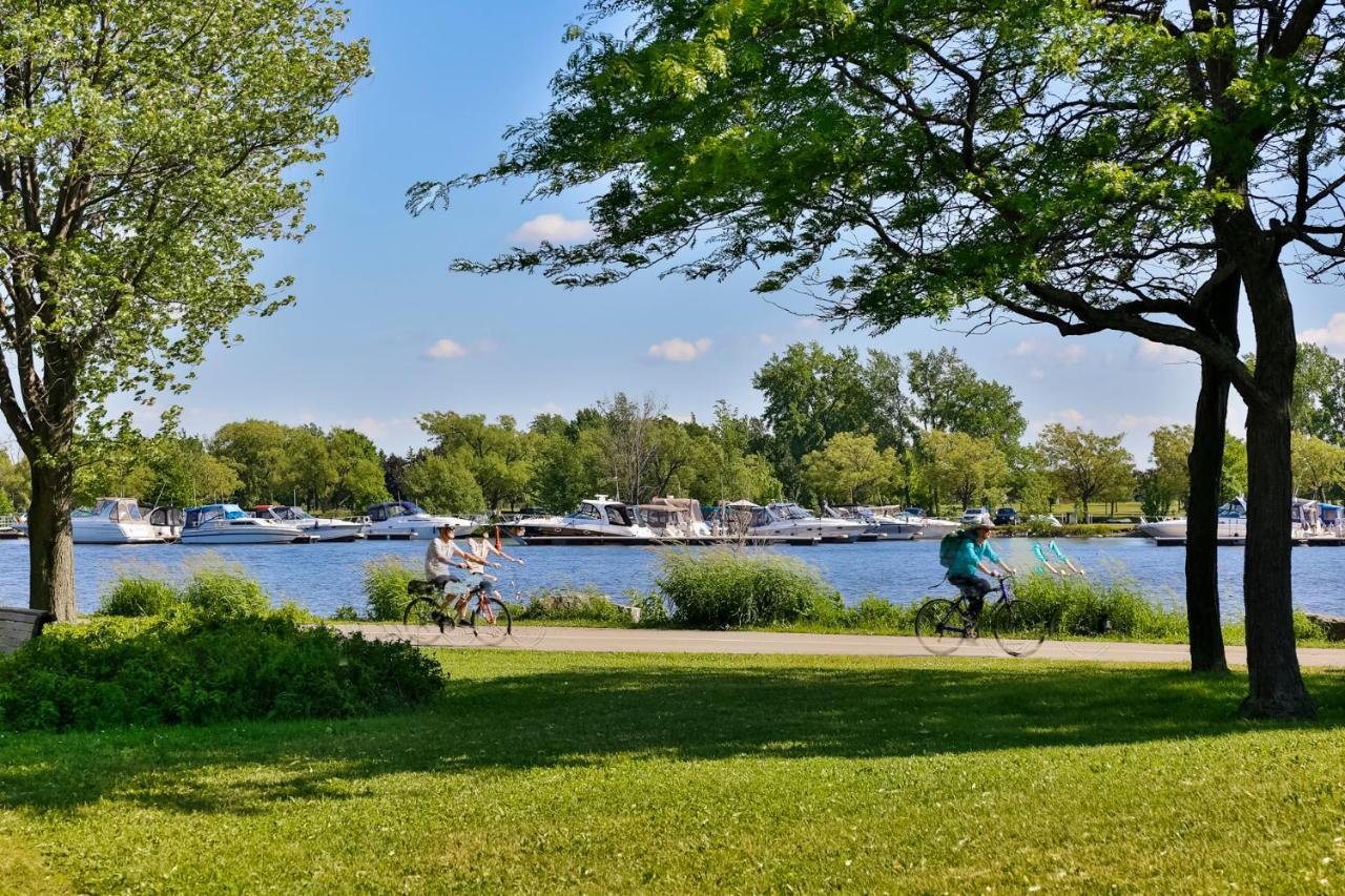 Free Parking In Beautiful Lachine Montréal Kültér fotó